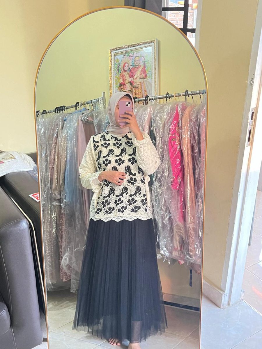 OS PUTIH HITAM 001 — sewa dress di Makassar